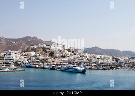 Le port de Naxos,Ville. Vue depuis le ferry que les approches du port Banque D'Images