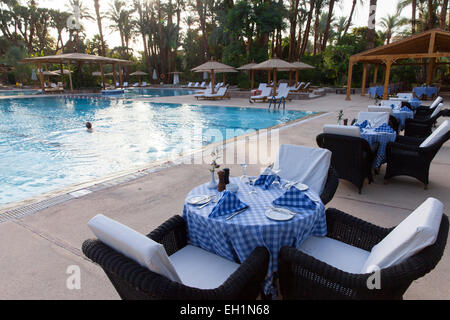 Piscine à l'Ancien Palais d'hiver hotel, Luxor, Egypte. Banque D'Images