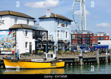 Spinnaker Tower et le pont Tavern à Portsmouth, Hampshire, Royaume-Uni Banque D'Images
