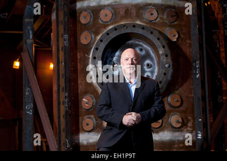 Jim McColl, Écossais d'affaires et un entrepreneur, et le nouveau propriétaire de Ferguson, Marine Port Glasgow. Banque D'Images