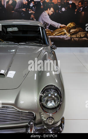 La célèbre 1963 Aston Martin DB5 comme vu dans le film de James Bond Goldfinger. 2014 Goodwood Revival, Sussex, UK. Banque D'Images