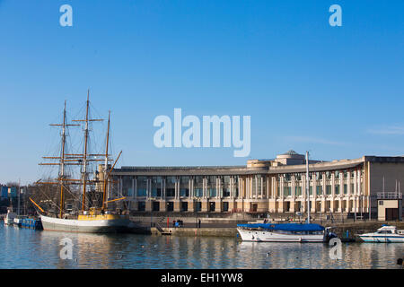 Vue générale de la maison de Canon, les bureaux de la Lloyds TSB sur l'harbourside de Bristol sur une journée ensoleillée. Banque D'Images