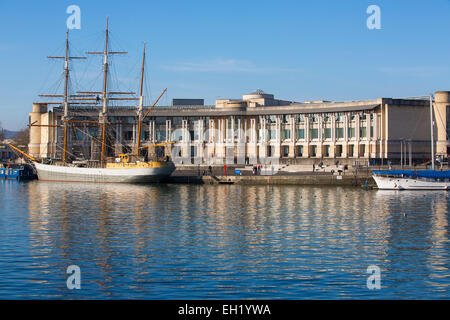 Vue générale de la maison de Canon, les bureaux de la Lloyds TSB sur l'harbourside de Bristol sur une journée ensoleillée. Banque D'Images