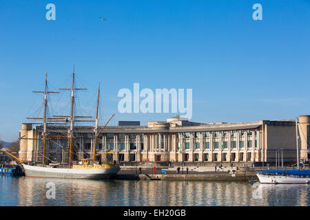 Vue générale de la maison de Canon, les bureaux de la Lloyds TSB sur l'harbourside de Bristol sur une journée ensoleillée. Banque D'Images