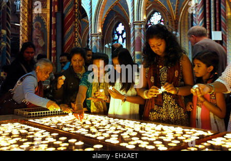 Les Tamouls ethnique de toute l'Europe en pèlerinage à la basilique de Sainte Marie de Kevelaer, Rhénanie-du Nord, l'Allemagne, de l'Europe Banque D'Images