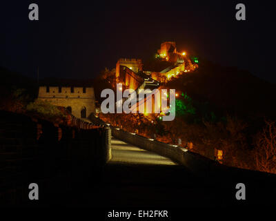Grande muraille de Badaling chine éclairés la nuit à long terme exposés Banque D'Images
