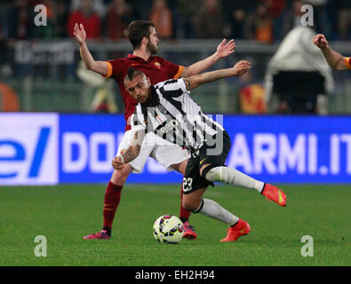 Rome, Italie. 2e Mar, 2015. Arturo Vidal au cours de la Serie A italienne match de football entre l'AS Roma et la Juventus FC au Stade Olympique. © Ciro De Luca/ZUMAPRESS.com/Alamy Live News Banque D'Images