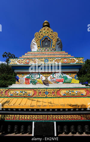 Une partie de la roue de 245 pieds de long mur de prière et stupas bouddhistes construits par le Kyidong Mangyul Welfare Association, UNESCO World Banque D'Images