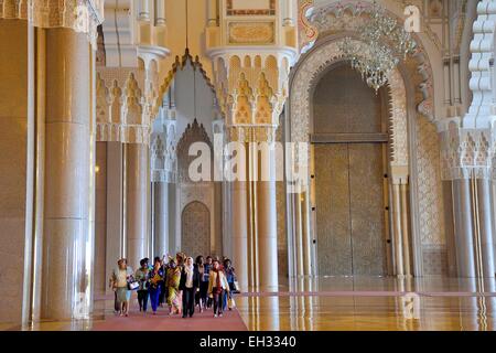 Maroc, Casablanca, Grande Mosquée Hassan II, la porte royale dans l'arrière-plan droit Banque D'Images