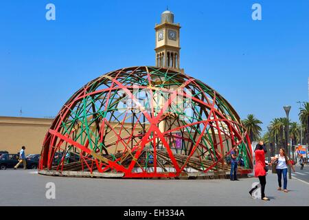 Maroc, Casablanca, place des Nations Unies (place des des Nations Unies), la sphère Zevaco et la Tour de l'horloge Banque D'Images