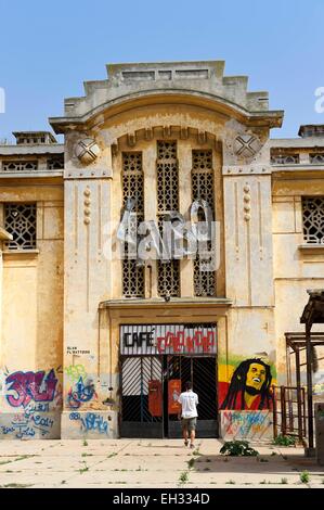 Maroc, Casablanca, l'ancien abattoir dans Jaafar-El-Barmaki street construite en 1922 par l'architecte Georges-Ernest Desmarest, un centre culturel aujourd'hui : La Fabrique Culturelle Banque D'Images