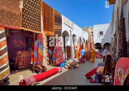 Maroc, Casablanca, quartier des Habous construit entre 1917 et 1955 par les architectes Auguste Cadet et Edmond Brion, le tapis bazaar Banque D'Images
