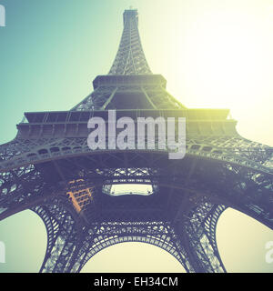 La Tour Eiffel à Paris, France. Style rétro droit filtré Banque D'Images