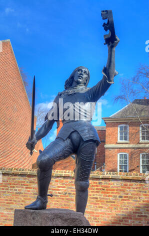 Image HDR de la seconde statue du roi Richard III dans la Cathédrale Cathédrale de Leicester en dehors des jardins Banque D'Images