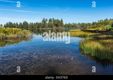 Manzanita Lake dans Lassen Volcanic National Park, California, USA Banque D'Images