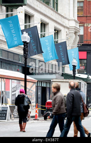 Boston, Massachusetts, USA. 5Th Mar, 2015. Détaillant de Dublin, Primark, est en voie d'ouvrir leur premier emplacement dans l'Organisation des États de la zone commerçante de passage au centre-ville de Boston, Massachusetts. Le magasin de quatre étages couvrira 70 000 pieds carrés. Credit : Nicolaus Czarnecki/ZUMA/Alamy Fil Live News Banque D'Images