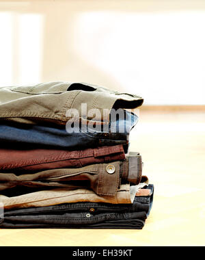 Close-up of Pile de jeans, Studio Shot Banque D'Images