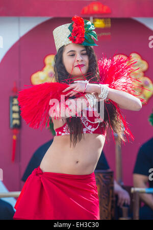 Danseur tahitien effectuer au Nouvel An chinois qui a eu lieu à Las Vegas Banque D'Images