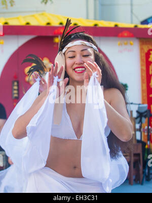 Danseur tahitien effectuer au Nouvel An chinois qui a eu lieu à Las Vegas Banque D'Images