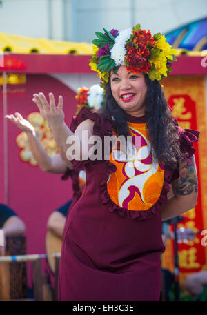 Les spectacles de danse folklorique Tahitienne au Nouvel An chinois qui a eu lieu à Las Vegas Banque D'Images
