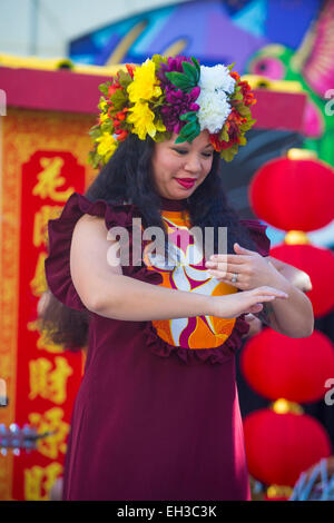 Danseur tahitien effectuer au Nouvel An chinois qui a eu lieu à Las Vegas Banque D'Images