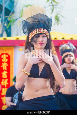 Les spectacles de danse folklorique Tahitienne au Nouvel An chinois qui a eu lieu à Las Vegas Banque D'Images