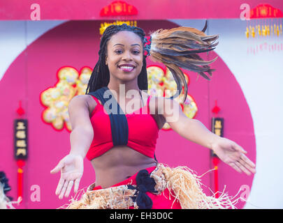 Danseur tahitien effectuer au Nouvel An chinois qui a eu lieu à Las Vegas Banque D'Images