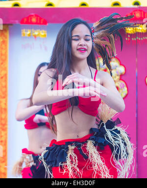 Les spectacles de danse folklorique Tahitienne au Nouvel An chinois qui a eu lieu à Las Vegas Banque D'Images