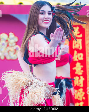 Les spectacles de danse folklorique Tahitienne au Nouvel An chinois qui a eu lieu à Las Vegas Banque D'Images