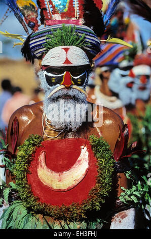 L'homme Tribal à chanter chanter-festival, Mt. Hagen, Western Highlands, Papouasie Nouvelle Guinée Banque D'Images