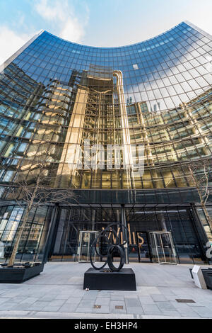 Le Lloyd's Building, accueil à l'institution d'assurance Lloyd's of London vu ici reflète dans l'Édifice Willis, Londres Banque D'Images