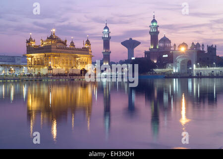 Le Harmandir Sahib (le Temple d'Or), Amritsar, Punjab, en Inde, en Asie Banque D'Images