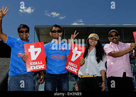 Perth, Australie. 08Th Mar, 2015. ICC Cricket World Cup. L'Inde par rapport aux Antilles. Partisans indiens se réunissent avant le début du jeu. Credit : Action Plus Sport/Alamy Live News Banque D'Images