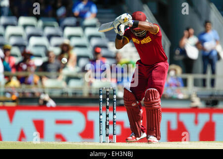 Perth, Australie. 08Th Mar, 2015. ICC Cricket World Cup. L'Inde par rapport aux Antilles. Chris Gayle quitte la balle. Credit : Action Plus Sport/Alamy Live News Banque D'Images