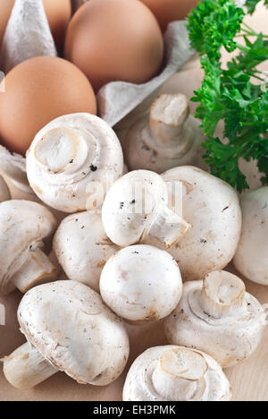 Ingrédients omelette champignon close up. Banque D'Images