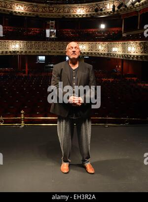 Photocall pour Steven Berkoff's l'Actor's Lament qui ouvre à la gaieté le lundi 1er septembre au Gaiety Theatre avec Steven Berkoff, Jay Benedict et Andrée Bernard avec : Steven Berkoff Où : Dublin, Irlande Quand : 01 sept 2014 Banque D'Images