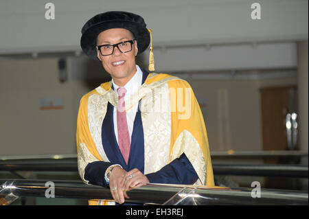 Gok Wan est reçu un doctorat honorifique de l'Université de Birmingham avec : Gok où Wan : Birmingham, Royaume-Uni Quand : 01 sept 2014 Banque D'Images