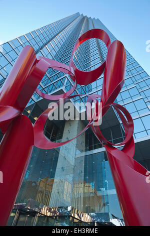 SCULPTURE DE RISQUE (©ALEXANDER LIBERMAN 1983) BANK OF AMERICA PLAZA DALLAS TEXAS USA Banque D'Images