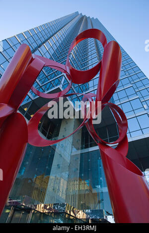 SCULPTURE DE RISQUE (©ALEXANDER LIBERMAN 1983) BANK OF AMERICA PLAZA DALLAS TEXAS USA Banque D'Images