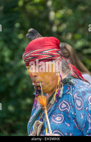 Native American reenactor durant la reconstitution d l 1778 Siège de Fort Boonesborough Kentucky. Banque D'Images