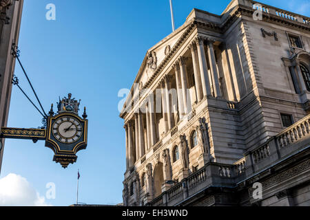 La façade de la Banque d'Angleterre sur Threadneedle Street dans la ville de Londres Banque D'Images