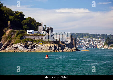 L'embouchure de la rivière Dart est gardée par le Château de Dartmouth, Devon, England, UK Banque D'Images