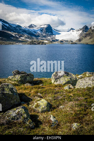 Le parc national de Jotunheimen, Norvège - le glacier et Mjølkedalsbreen Mjølkedalsvatnet Magasin lake Banque D'Images