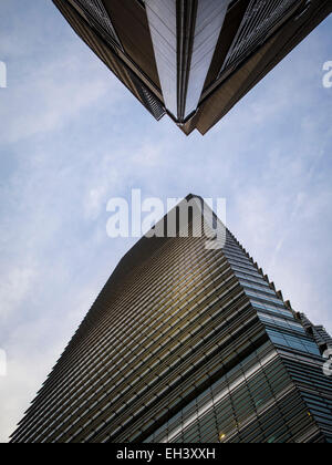 Deux bâtiments orientés l'un vers l'autre Banque D'Images