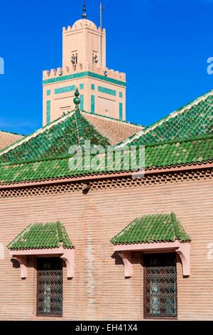 Le Maroc, Haut Atlas, Marrakech, ville impériale, médina classée au Patrimoine Mondial de l'UNESCO, le Site, le minaret de la mosquée Ben Youssef (datant du xie au xvie siècle et rénové) Banque D'Images