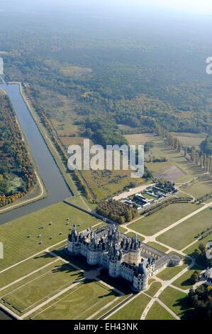 France, Loir et Cher, Chambord, la vallée de la Loire, Chambord château classé au Patrimoine Mondial de l'UNESCO, construit entre 1519 et 1538, Renaissance (vue aérienne) Banque D'Images