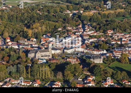 En France, en Vendée, Les Lucs-sur-Boulogne, le village (vue aérienne) Banque D'Images