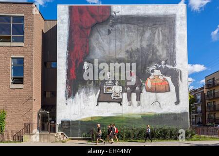 Canada, Québec, Montréal, l'arrondissement du Plateau-Mont-Royal, conteurs une murale produite par mu et réalisée sur les murs de l'École nationale de théâtre du Canada Banque D'Images