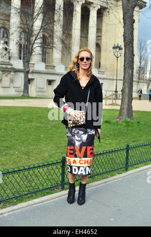 Elina Halimi arrivant au défilé Guy Laroche à Paris - mars 4, 2015 - Photo : Céline Gaille Manhattan piste/Mindesthonorar 50,- EUR / frais minimum 50,- EUR/photo alliance Banque D'Images