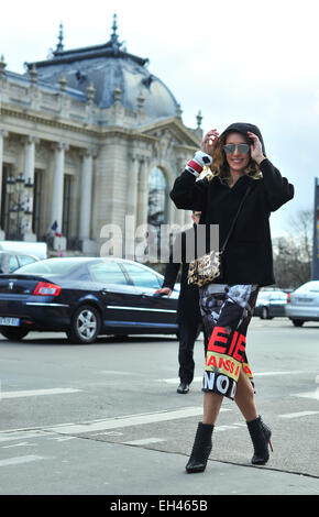 Elina Halimi arrivant au défilé Guy Laroche à Paris - mars 4, 2015 - Photo : Céline Gaille Manhattan piste/Mindesthonorar 50,- EUR / frais minimum 50,- EUR/photo alliance Banque D'Images